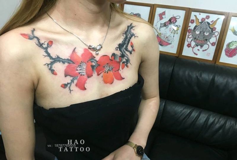 木棉花纹身图片_胸部水彩水墨纹身图案