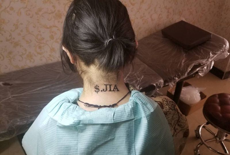 有点帅哦！纹身图片_颈部新传统纹身图案