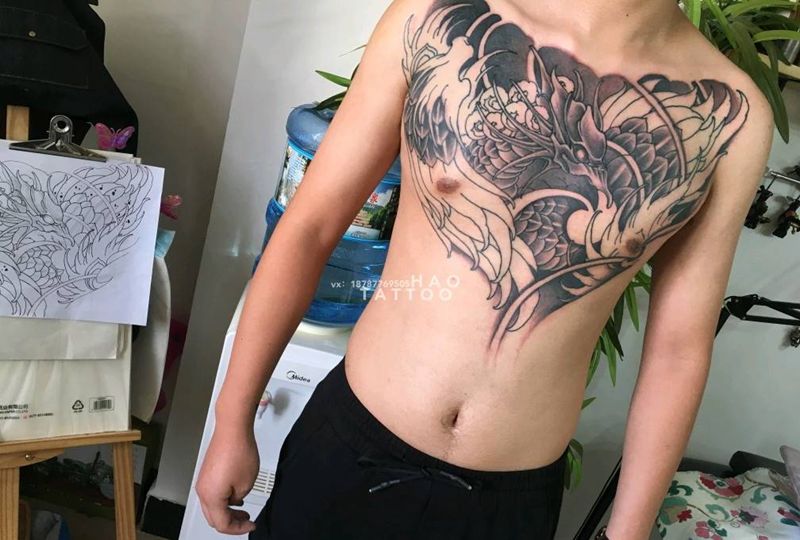 凤凰•花胸•未完纹身图片_胸部新传统纹身图案