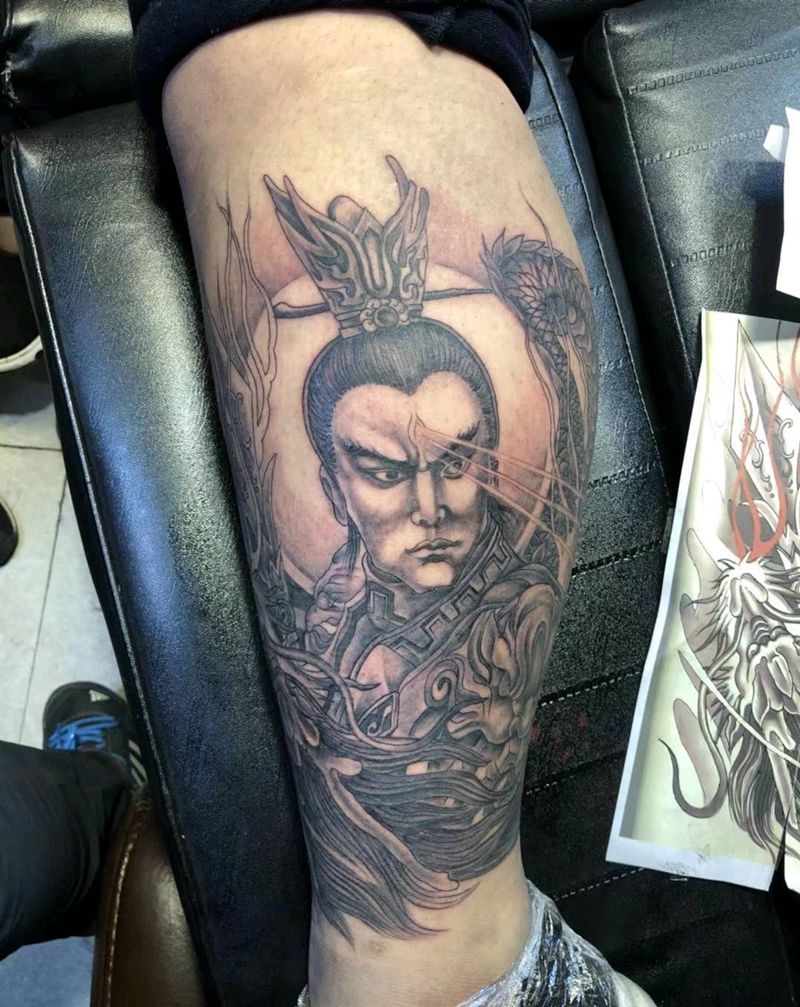 小腿未完成，差提白红色，扩线纹身图片