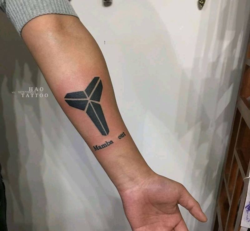 黑曼巴纹身图片_手臂图腾纹身图案