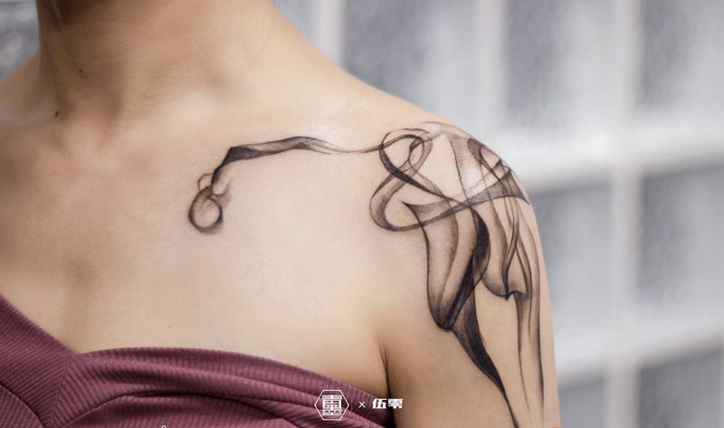 烟雾纹身图片_手臂烟雾纹身图案