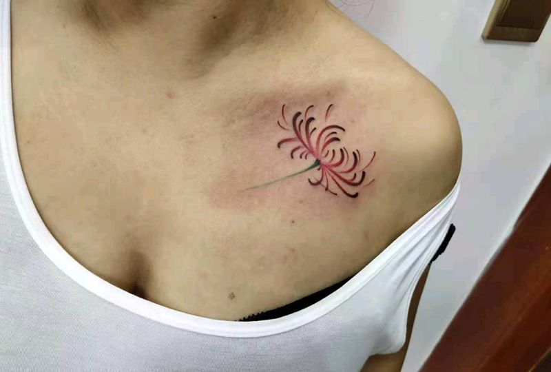 彼岸花纹身图片_胸部纹身图案