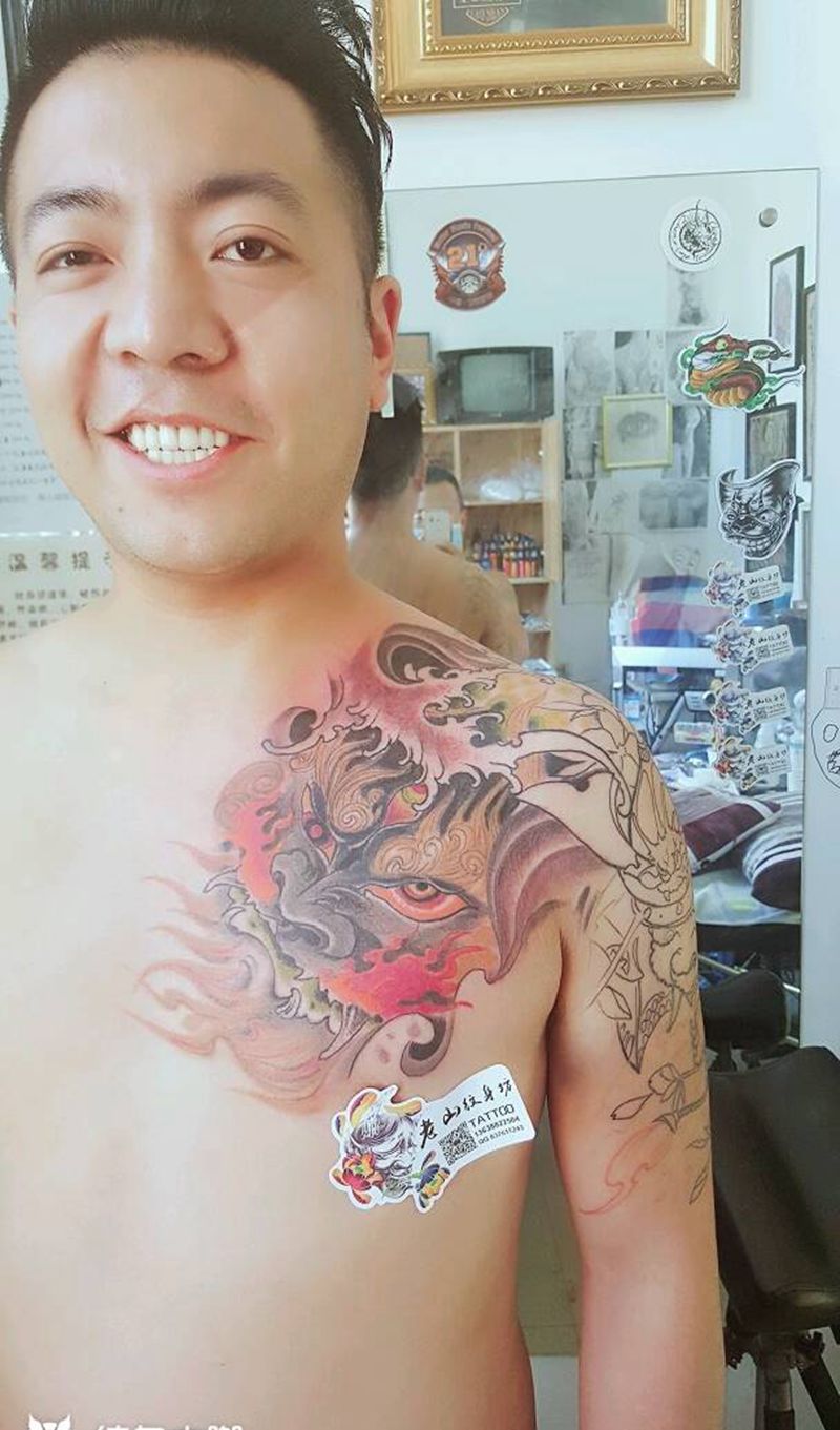 新传统半胛纹身图片