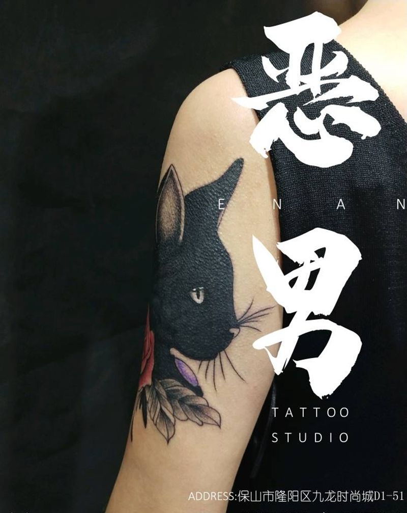 遮盖纹身图片_手臂新传统猫遮盖花纹身图案