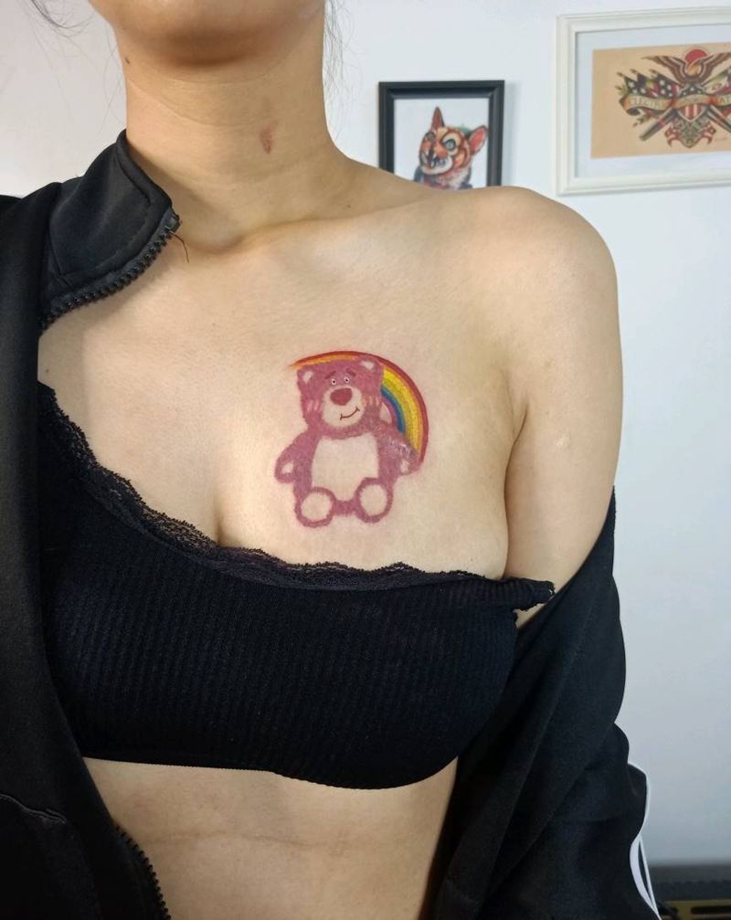 疤痕遮盖——草莓熊纹身图片_胸部纹身图案