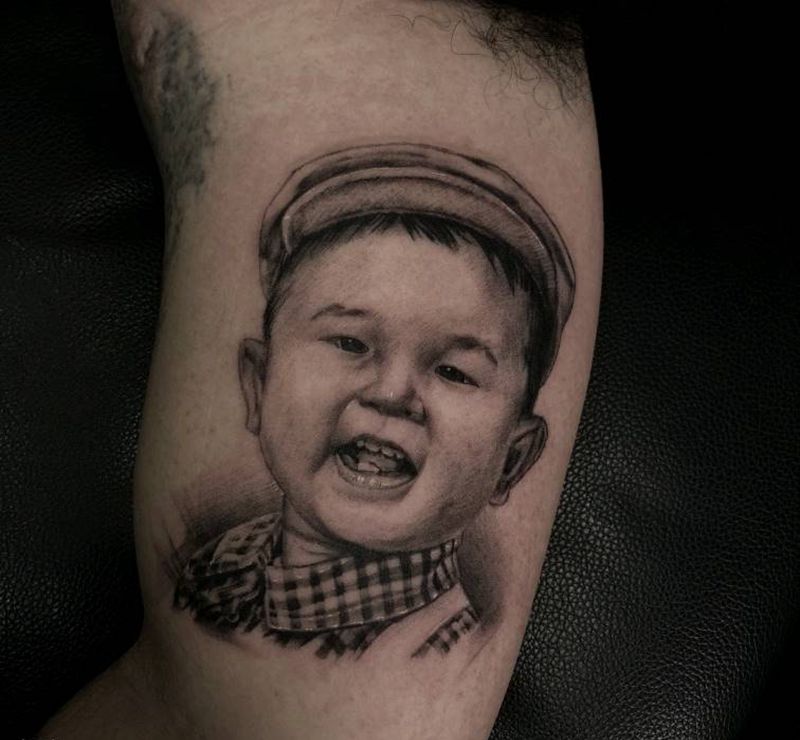 肖像我儿子纹身图片_手臂纹身图案
