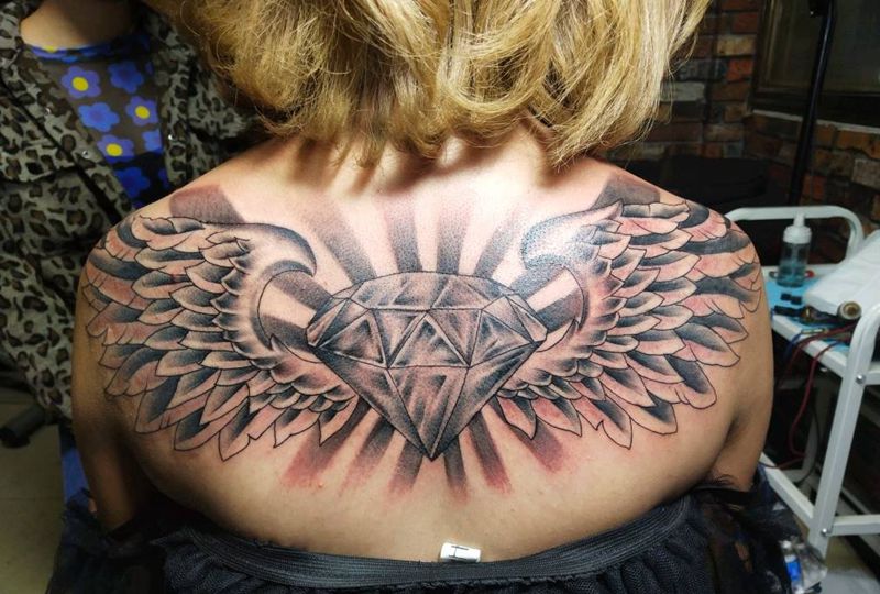 翅膀纹身图片_肩部背部纹身图案