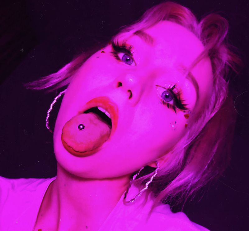 舌钉纹身图片_穿孔纹身图案