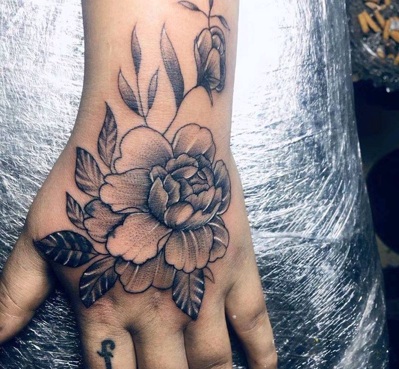 素花纹身图片_手部纹身图案