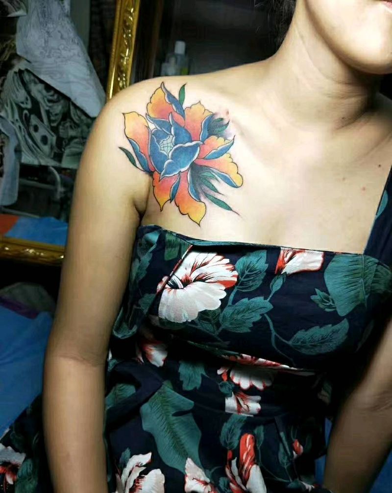 锁骨牡丹花，纹身图片
