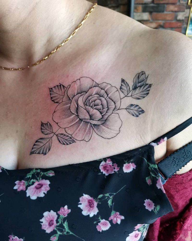 素花纹身图片_胸部肩部纹身图案