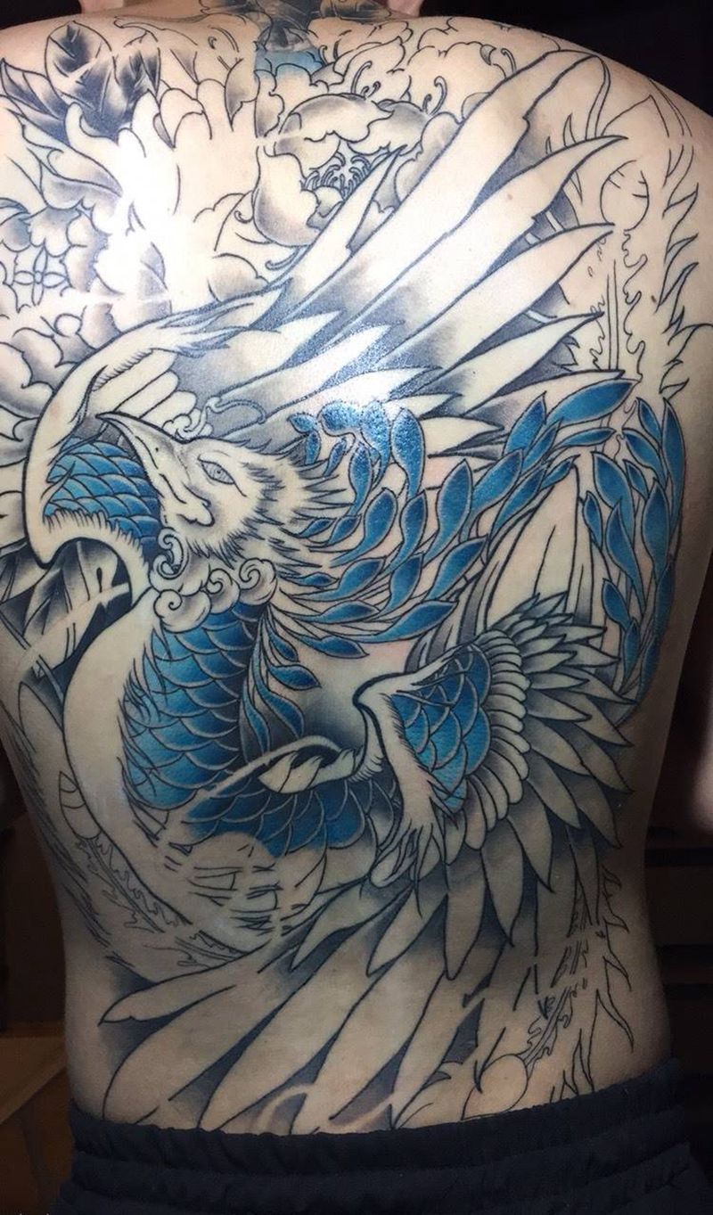 满背凤凰未完纹身图片