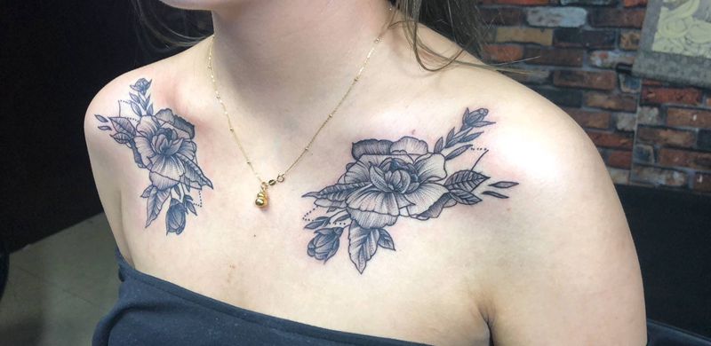 素花纹身图片_胸部纹身图案