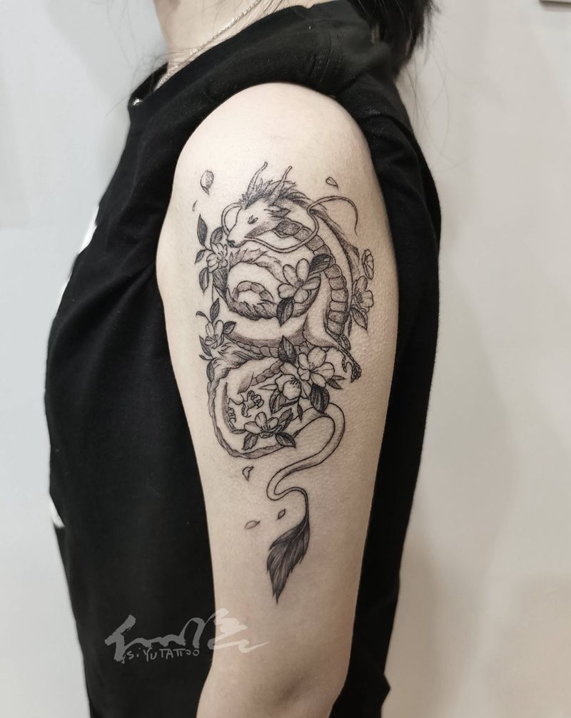 清新龙纹身图片_肩部点刺龙花清新纹身图案