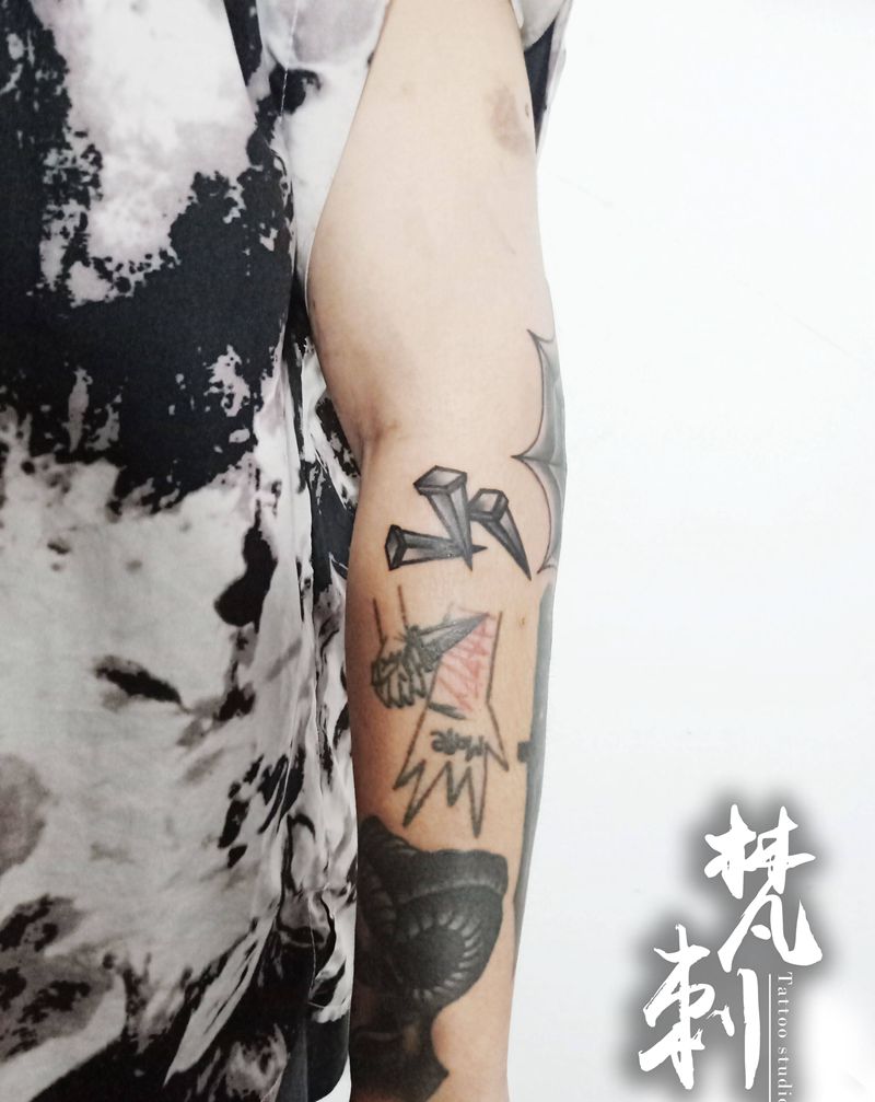 Old School钉子(拼接纹身图片_手臂Old School纹身图案