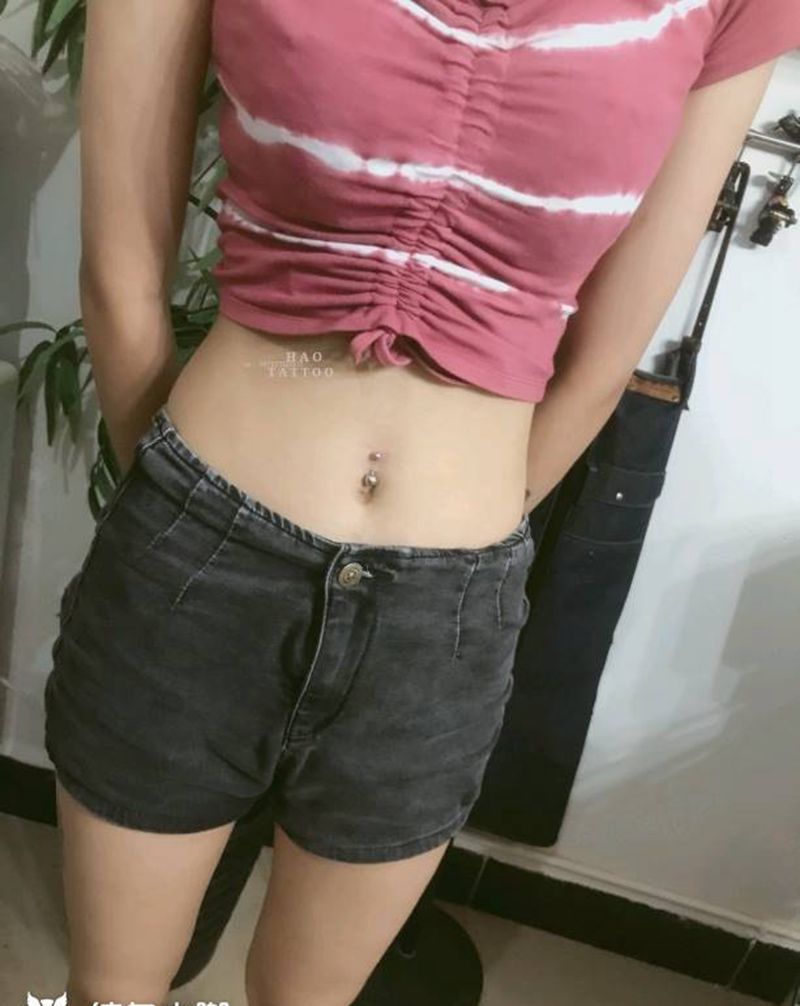 穿孔纹身图片_腹部几何纹身图案