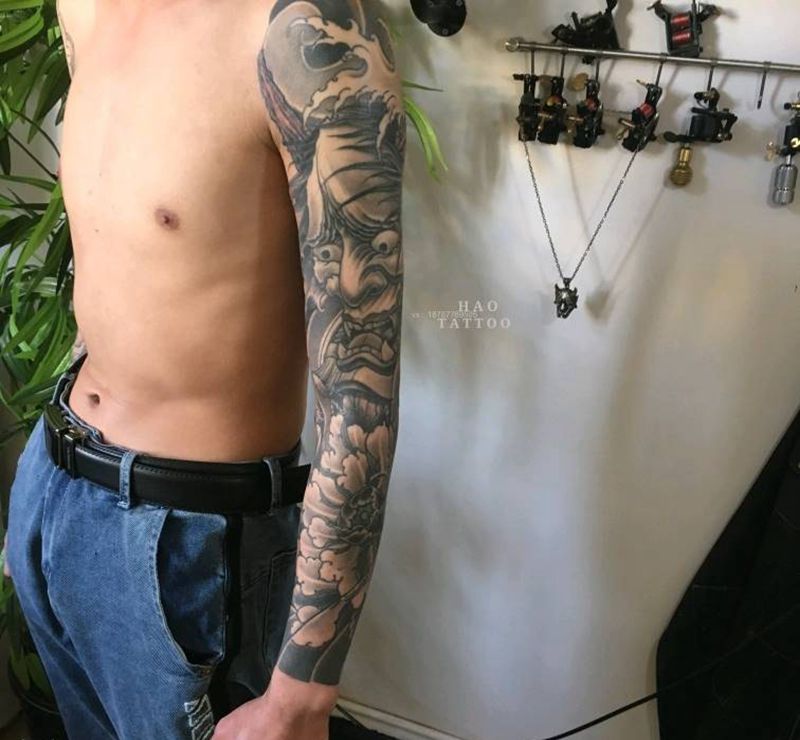 般若•牡丹花臂纹身图片_手臂新传统纹身图案