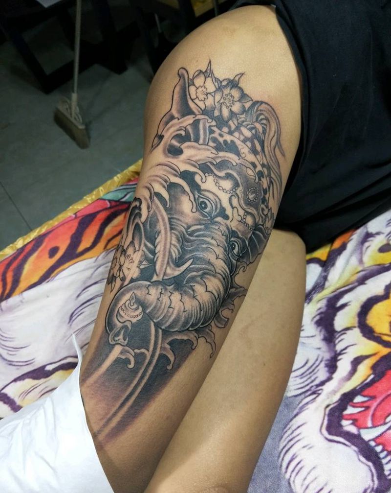 大腿象神纹身图片