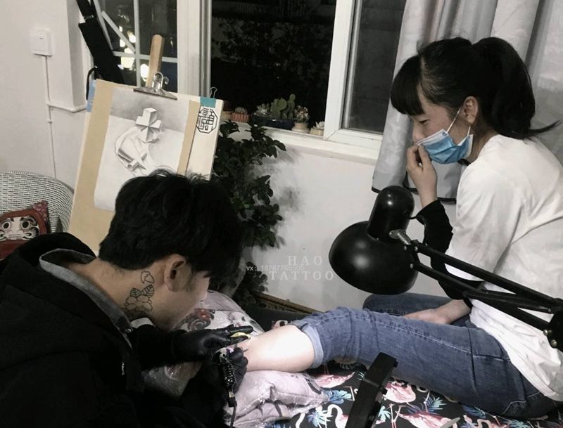 樱花纹身图片_腿部小清新纹身图案