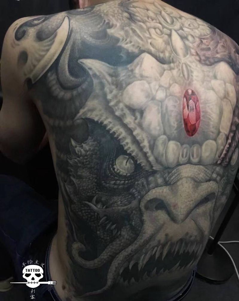 大龙完成纹身图片