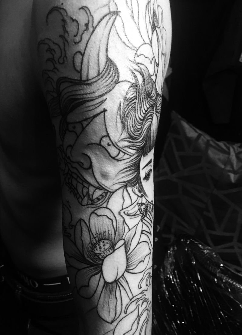 半臂勾线纹身图片