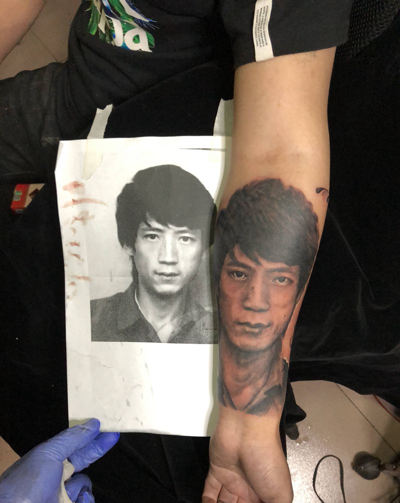 父亲纹身图片_手臂欧美写实纹身图案