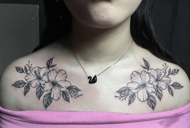 花纹身图片_肩部纹身图案