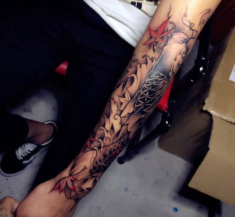 早期传统作品（鲤鱼）纹身图片_手臂新传统纹身图案