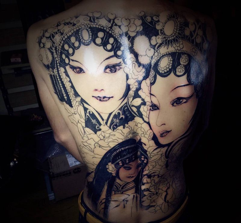 早期传统作品（满背花旦纹身图片_背部新传统纹身图案