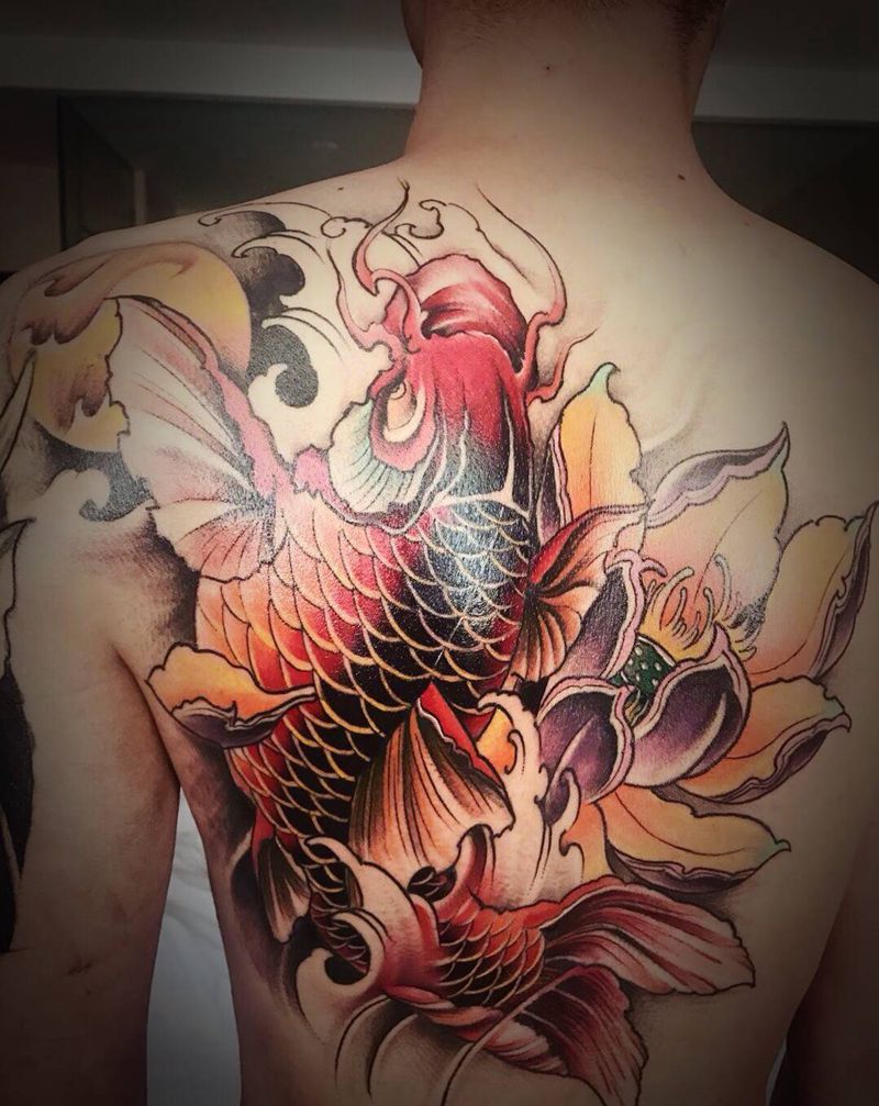 早期传统作品（鲤鱼）纹身图片_腹部背部新传统纹身图案