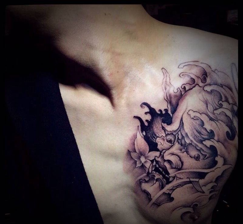 早期传统作品（般若）纹身图片_胸部新传统纹身图案