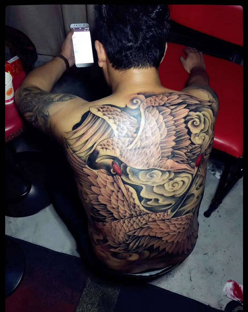 早期传统作品（鹤纹身图片_背部新传统纹身图案