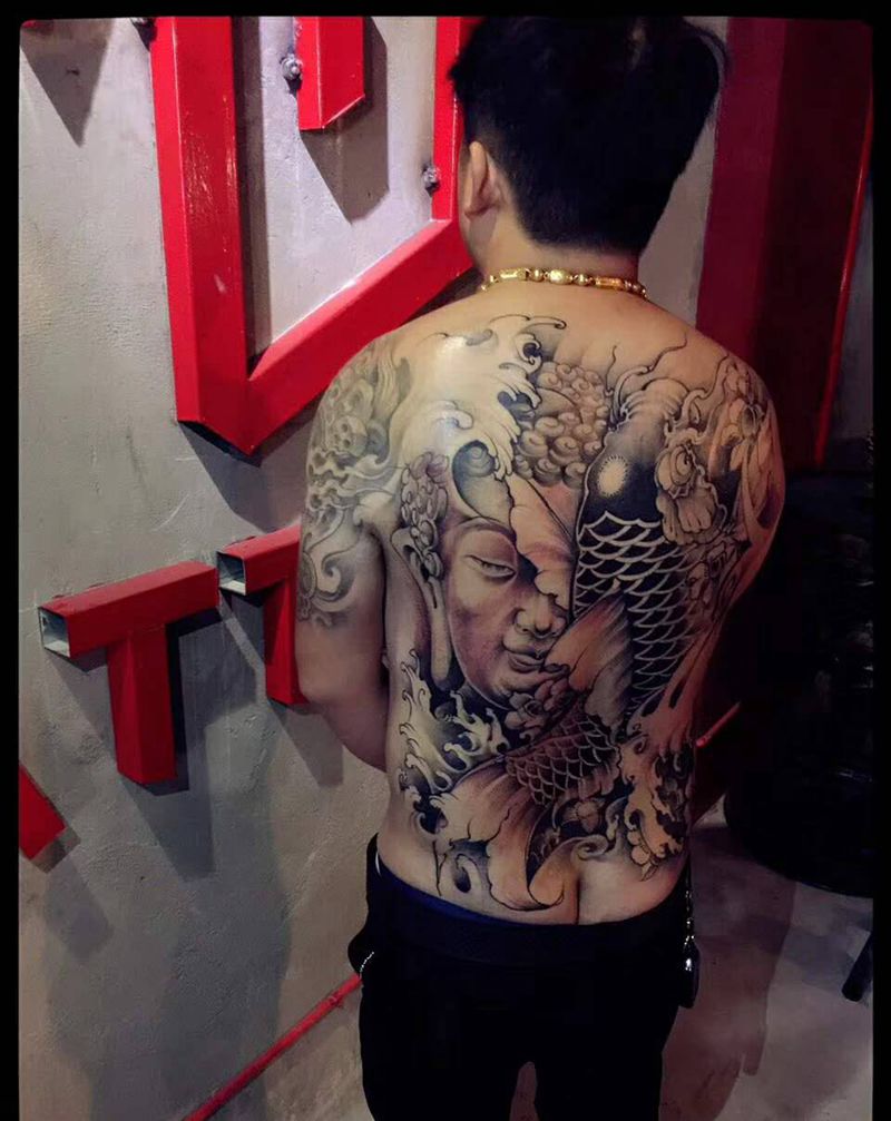 早期传统作品（满背纹身图片_背部新传统纹身图案