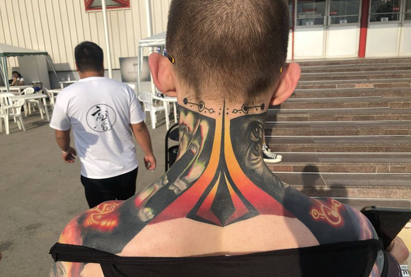 ·俄罗斯展会作品分享纹身图片_颈部纹身图案