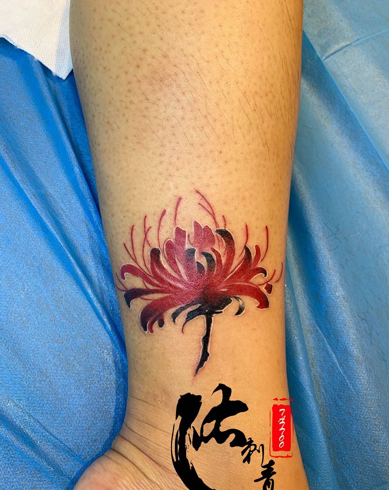 彼岸花纹身图片_脚部水墨纹身图案