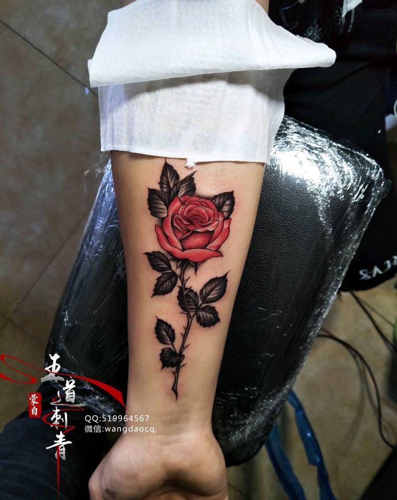 玫瑰纹身图片_手部手臂水彩欧美写实玫瑰素花小清新纹身图案