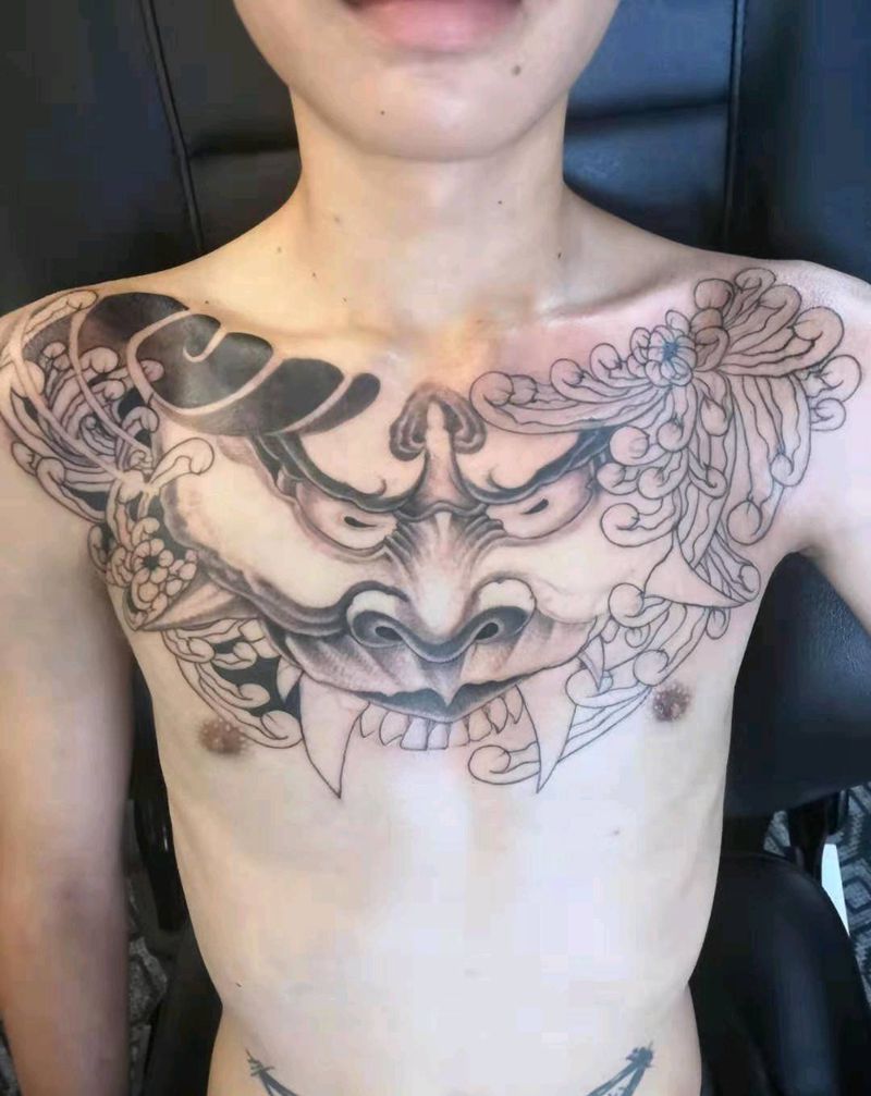 花胸班诺纹身图片_胸部新传统纹身图案