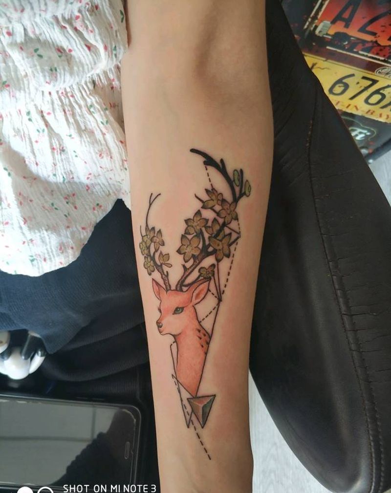 鹿纹身图片_手部点刺纹身图案