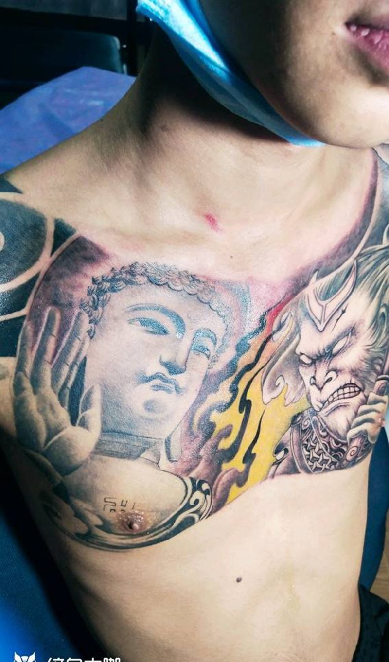 逆天而行纹身图片_胸部新传统纹身图案