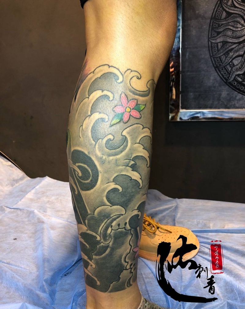 小腿艺妓纹身图片_腿部新传统纹身图案