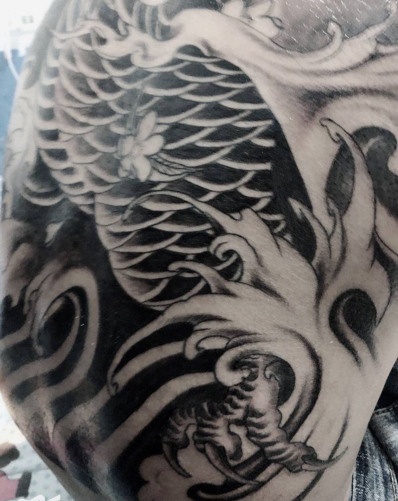 满背设计一角纹身图片