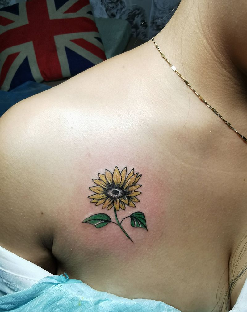 向日葵纹身图片_胸部纹身图案