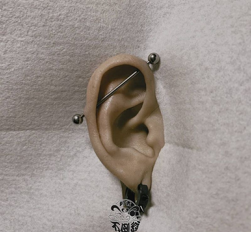 耳桥纹身图片_穿孔纹身图案