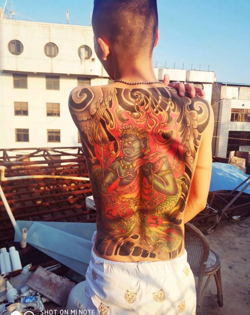 不动明王纹身图片_背部老传统纹身图案