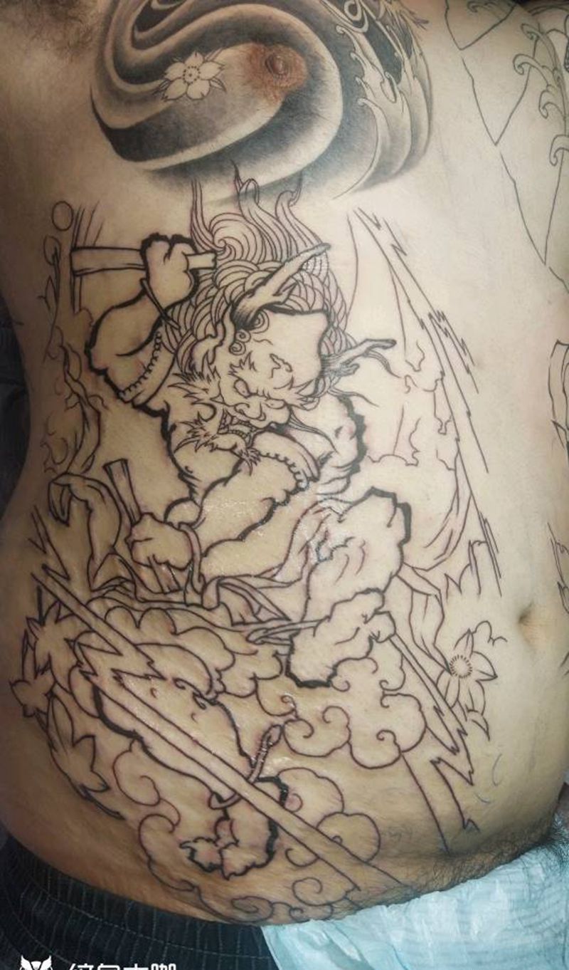 风神雷神纹身图片_腰部新传统纹身图案