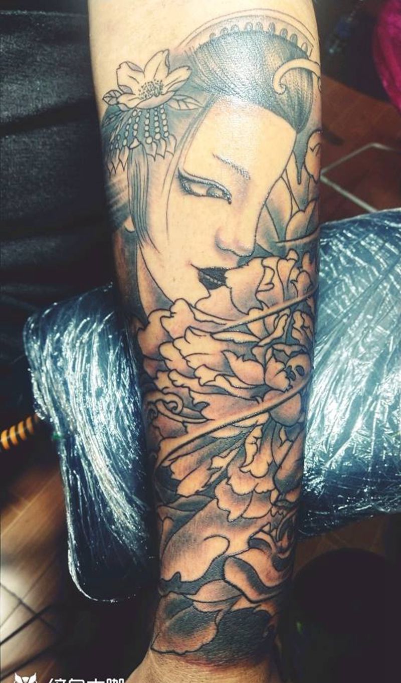 小臂纹身图片_手臂新传统纹身图案