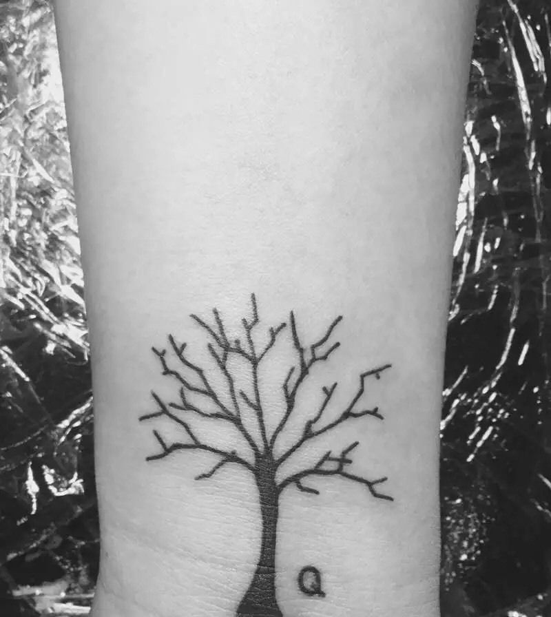 枯树字母纹身图片