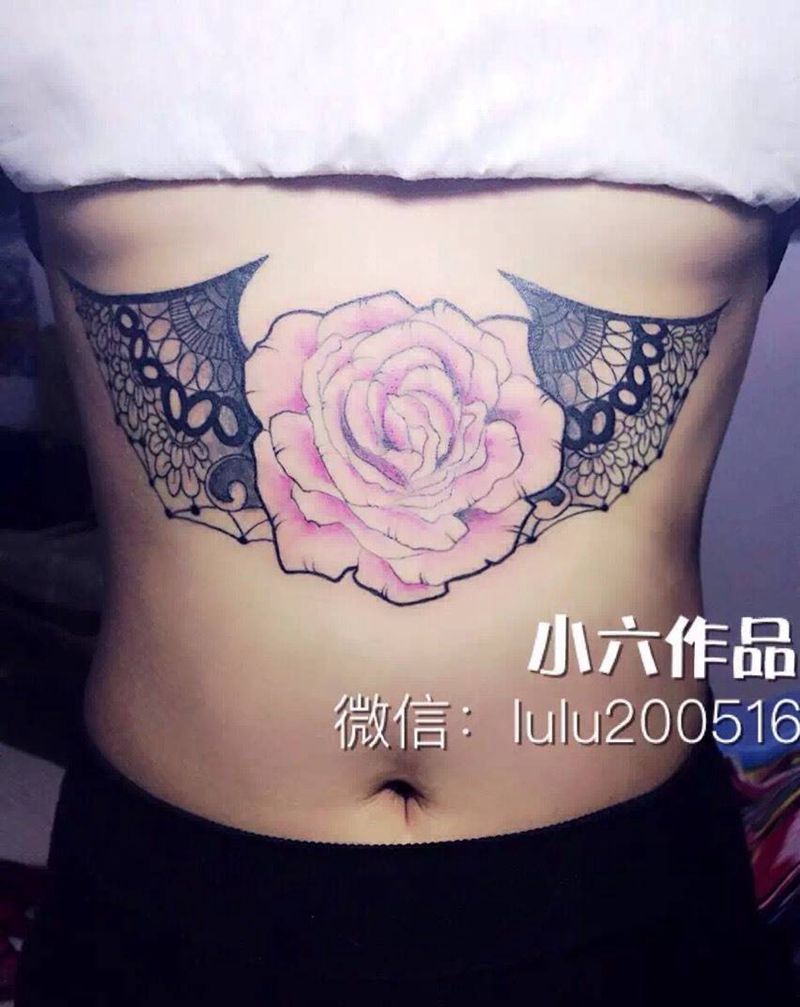 胸下风光~纹身图片_胸部清新图腾纹身图案