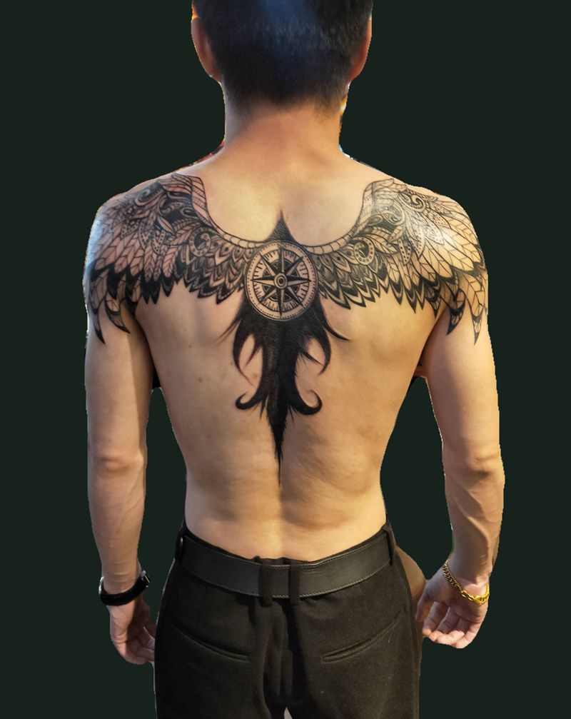 翅膀纹身图片_背部图腾纹身图案